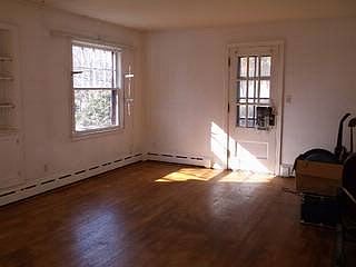 5th image of 114 Maple Ave