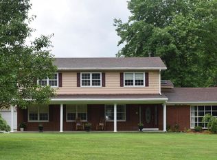 8800 Lakeridge Dr, Louisville, KY 40272
