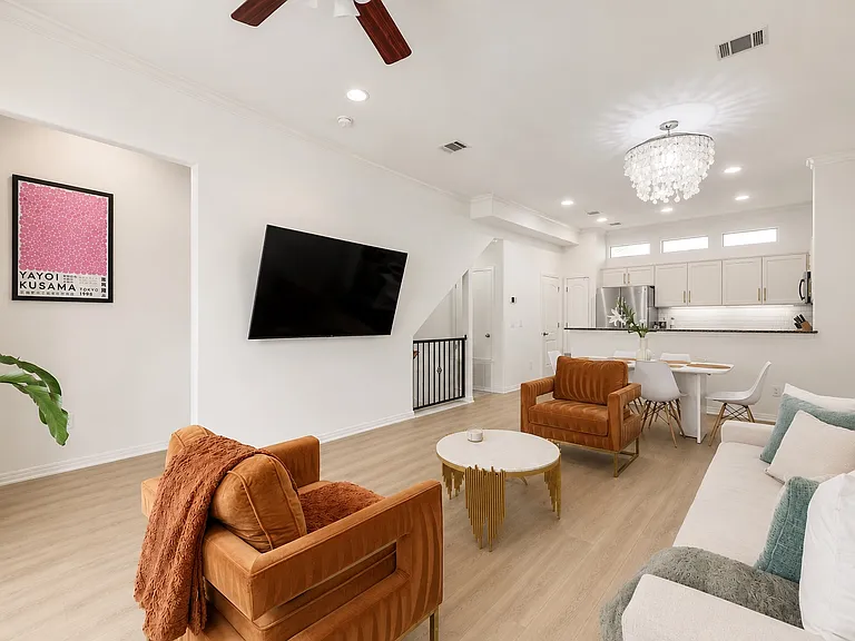 1115 Kinney Ave #19 — Photo 7