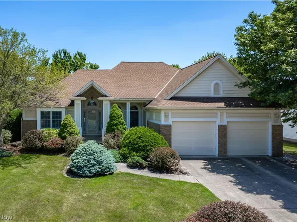 125 Ravenglass Blvd, Amherst, OH 44001