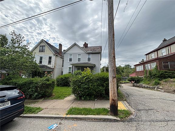 3rd image of 1031 Tyndall St