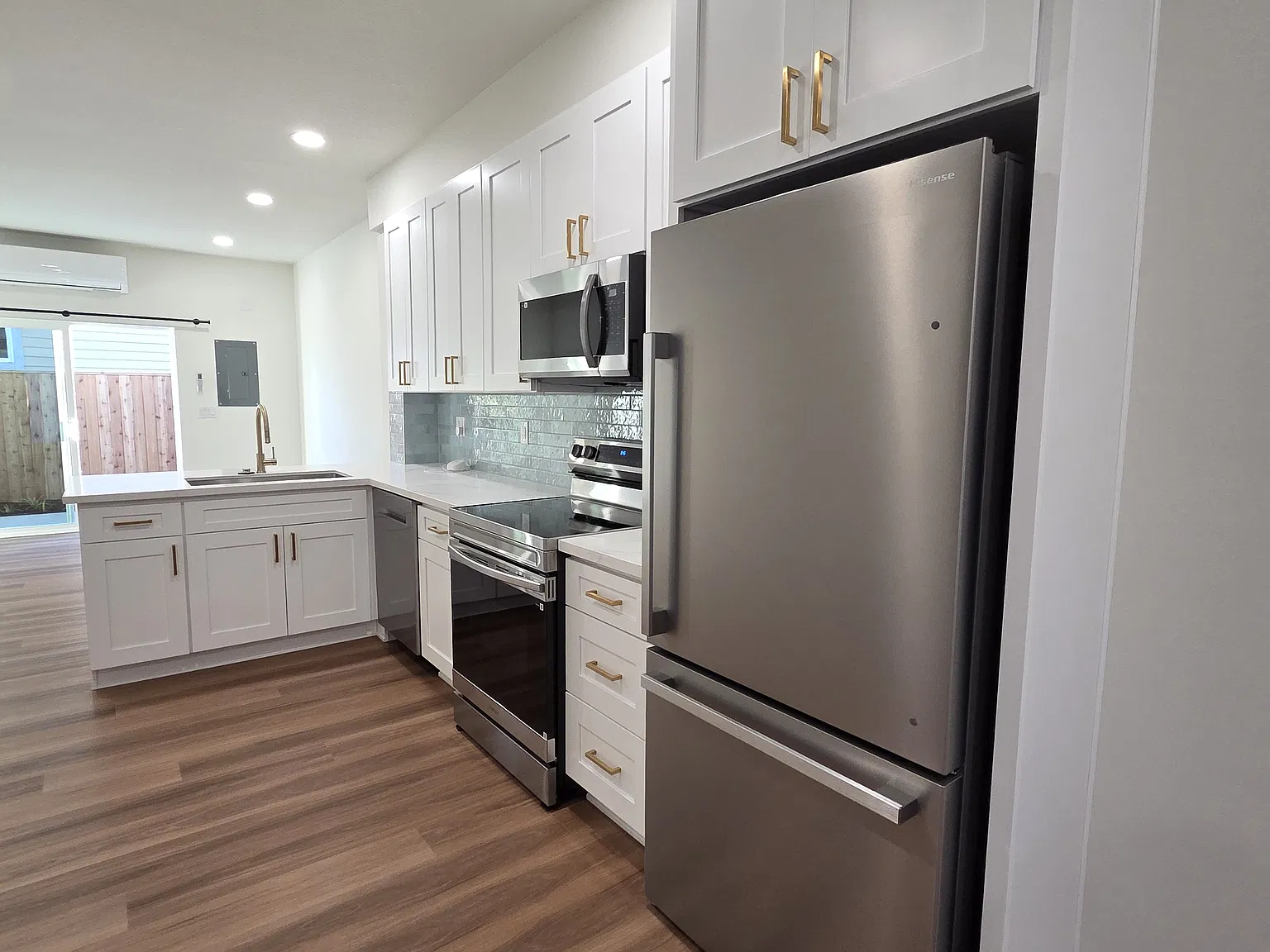 2 bed, 2.5 bath, 1050 sqft, $2,695 — Photo 3