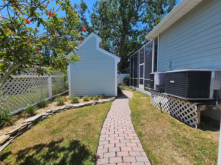 7402 S De Soto St — Photo 48