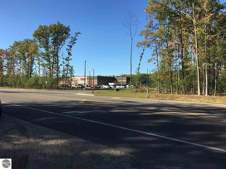 286 S Airport Rd E — Photo 12