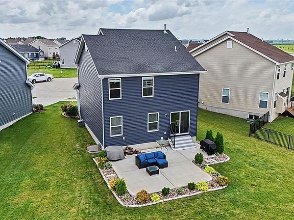 3rd image of 130 Baycrest Ct