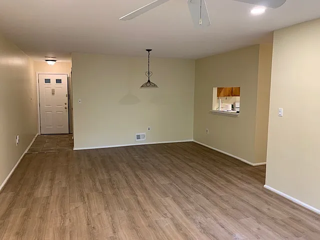 2 bed, 1096 sqft, $2,450 — Photo 4