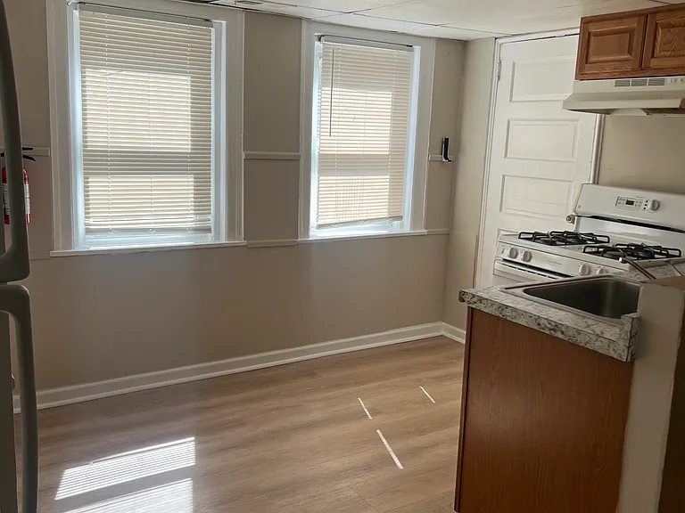 36 S Dover Ave #B — Photo 5