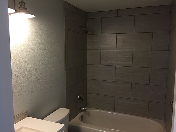 4th image of 914 W 16th St