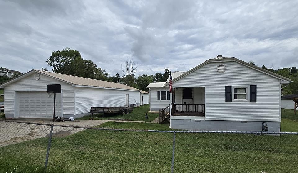 1st image of 301 1st Ave