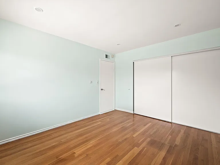 22606 Archwood St — Photo 20