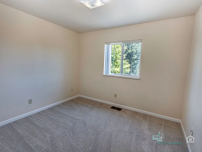 3489-3493 Hawthorne Ave NE — Photo 26