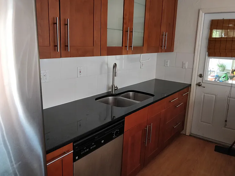 720 SE 12th St #B — Photo 7