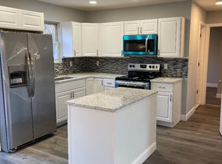 85 W Bartlett Rd, Middle Island, NY 11953