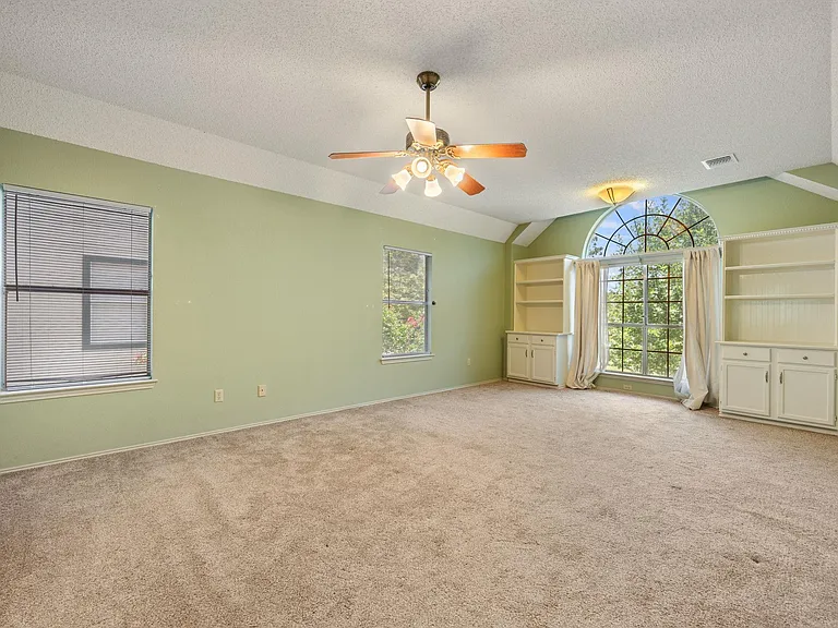 1901 Lobelia Dr — Photo 18
