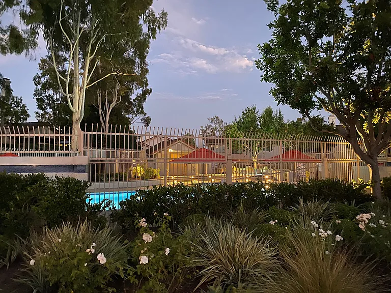 12 Windy Hill Ln — Photo 4