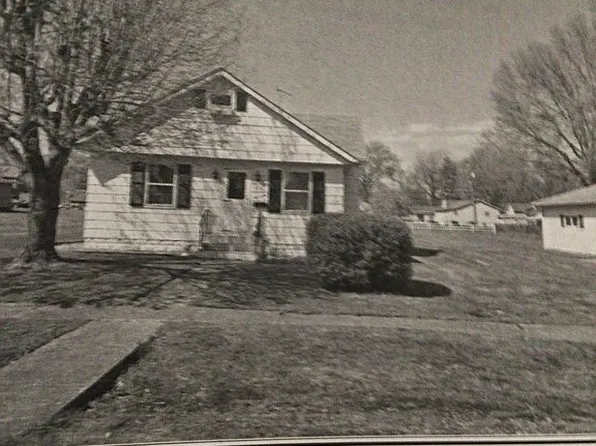 505 E Pine St, Gillespie, IL 62033