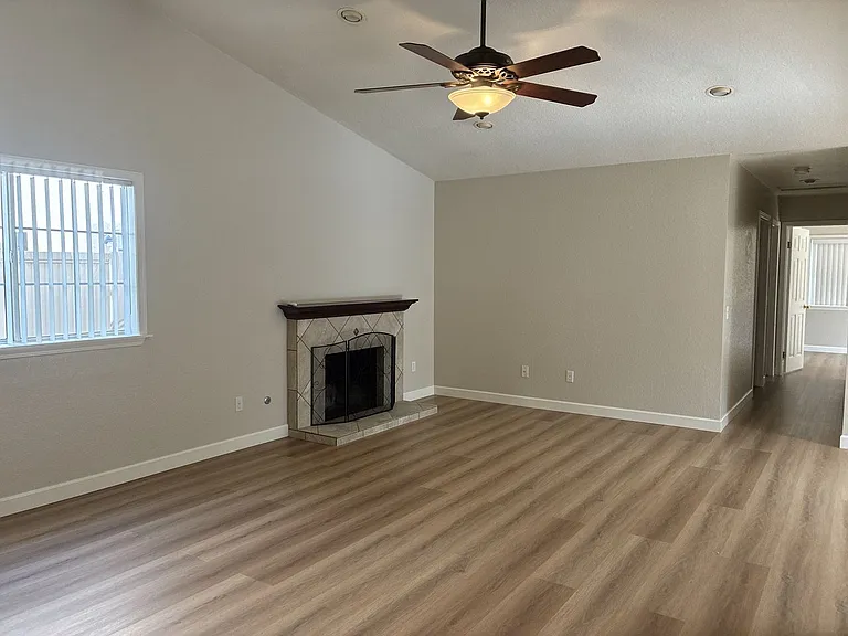 13927 Woodland Dr — Photo 14