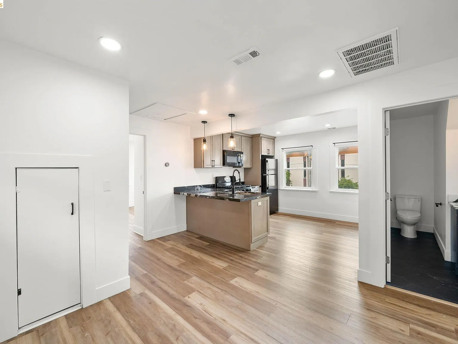 2 bed, 1.0 bath, 1000 sqft, $2,795 — Photo 4