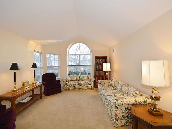 5th image of 2749 Rockport Ln