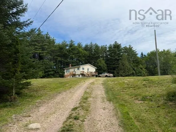 52 Silver Rd, Lunenburg, NS B0R 1E0
