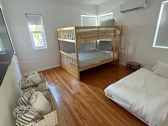 3rd image of 528 NE 70th St #Top