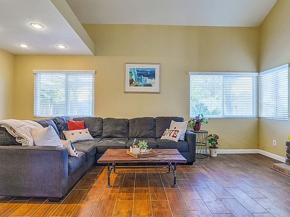 3rd image of 41196 Hibiscus Ct
