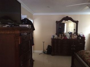 6711 Charleston St, Hollywood, FL 33024