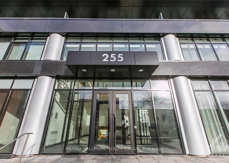 1st image of 255 Bay St #905