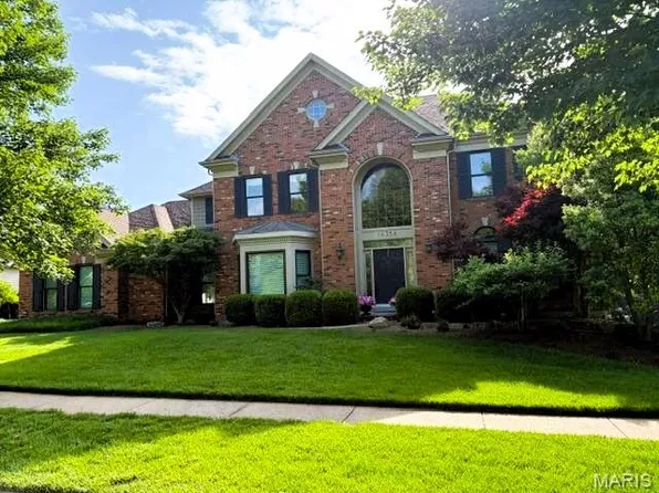 16354 Champion Dr, Chesterfield, MO 63005