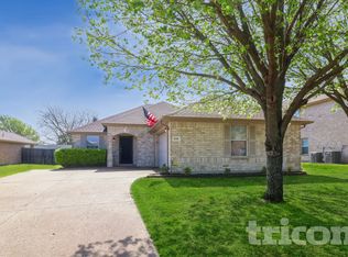 326 Bob White Dr, Red Oak, TX 75154