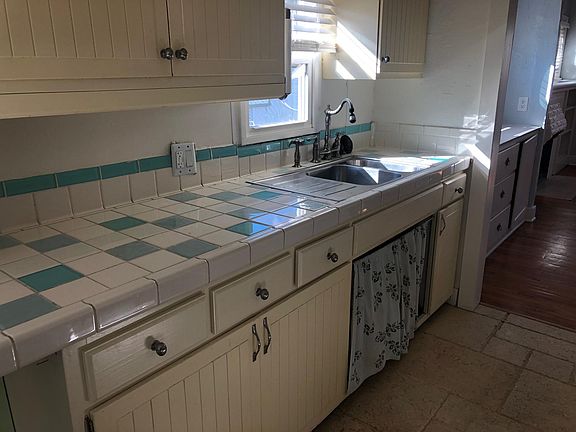 4th image of 3533 Meade Ave