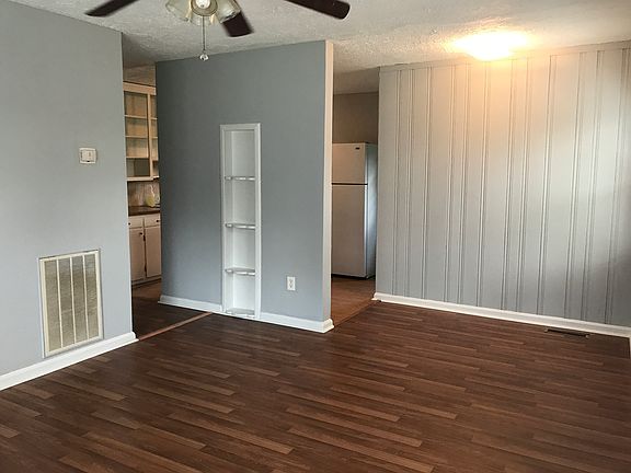 3rd image of 1708 Holly Dr
