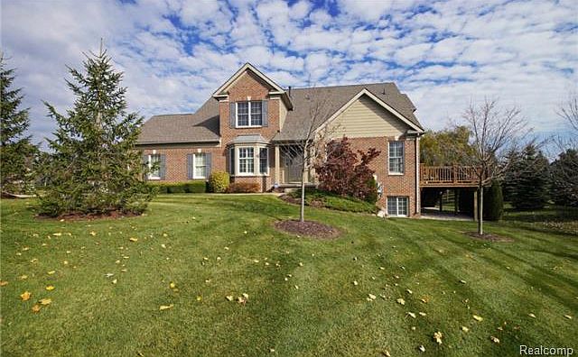 1st image of 44675 Broadmoor Cir N