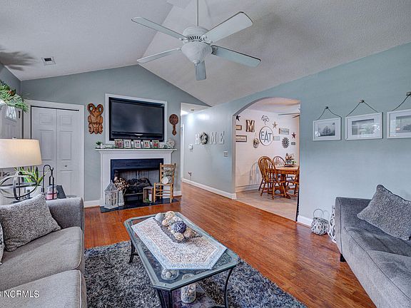 4th image of 4916 Robinwood Drive NE