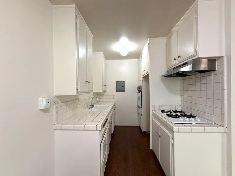 712 N Isabel St #6 — Photo 7