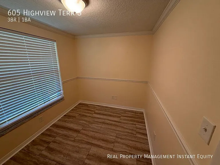 605 Highview Ter S — Photo 11