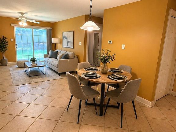 3rd image of 1542 Thomas Jefferson Ct #1542