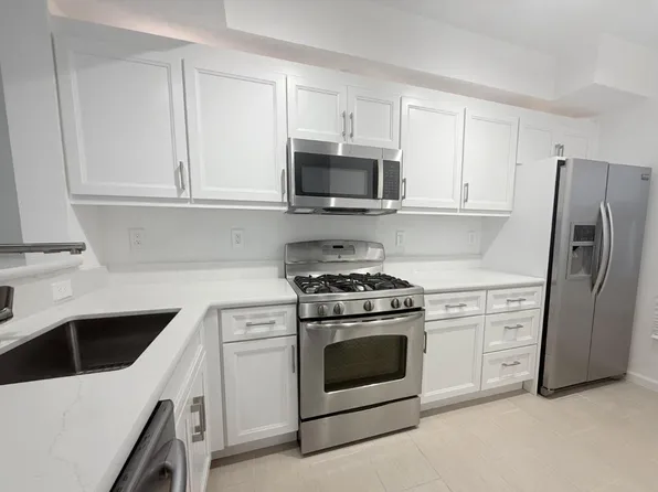 313 Crescent Ct, Brisbane, CA 94005