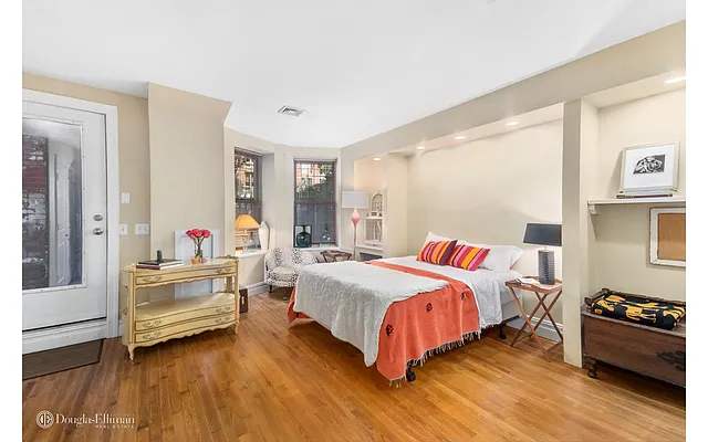 Rented by Douglas Elliman | media 18