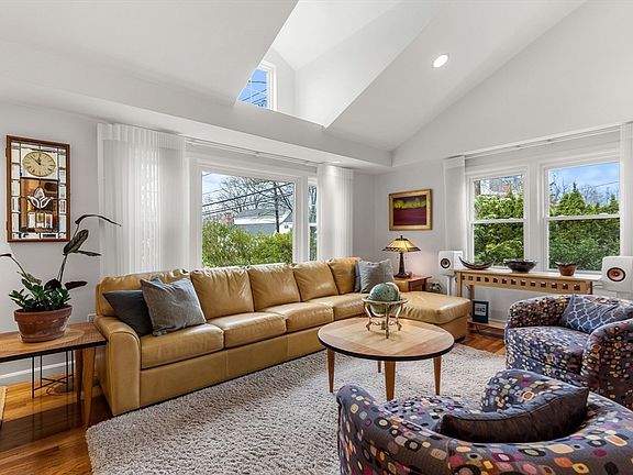4th image of 11 Ridge St