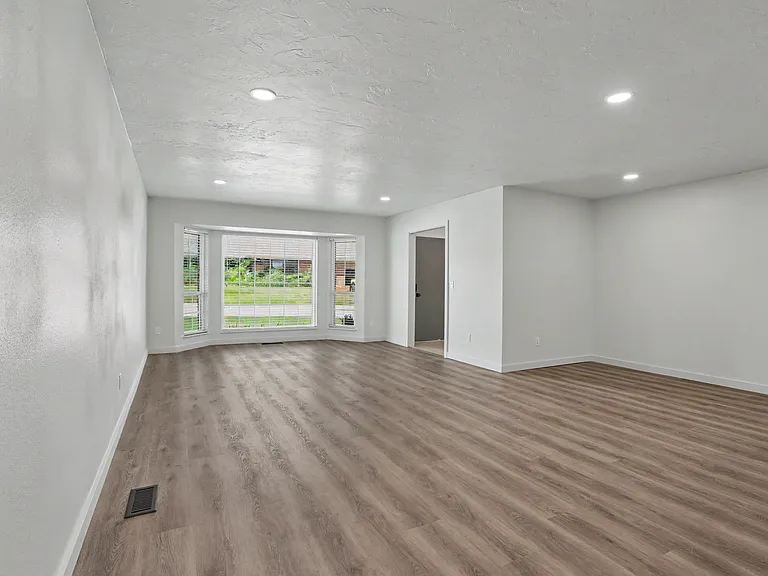 5900 N Ross Ave #2 — Photo 6