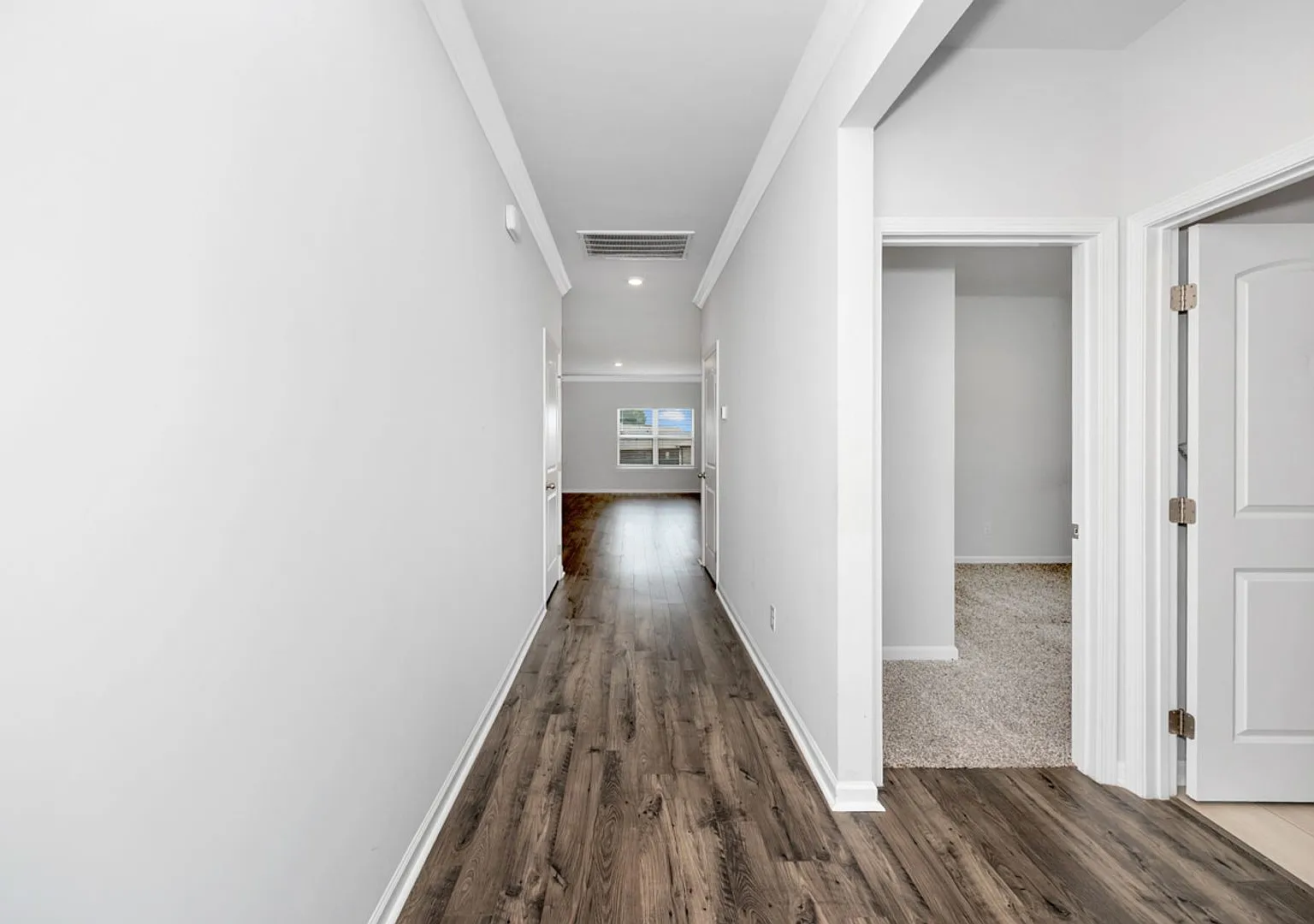 Charming 3-Bedroom Home with Spacious Backyard — Photo 4