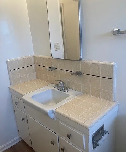 1677 N Lake Ave #10 — Photo 12