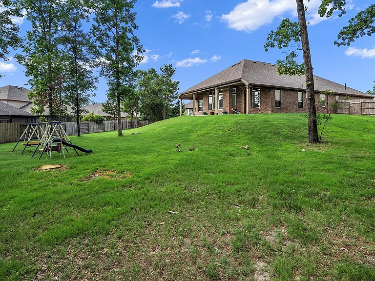 1810 Daly Way — Photo 32