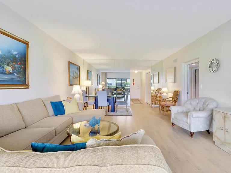 275 Beach Rd — Photo 8