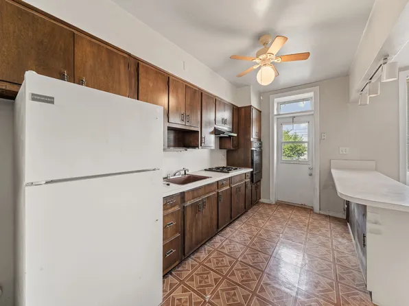 977 52nd Street image 11 of 21