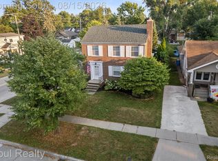 34805 Chestnut St, Wayne, MI 48184
