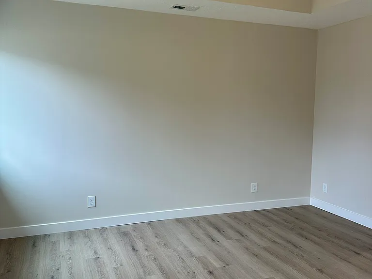 115 E Vine St — Photo 12