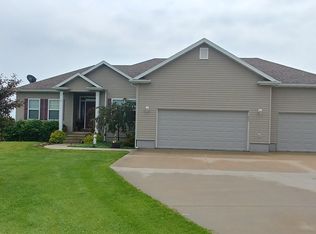 19106 E K Hwy, Nevada, MO 64772