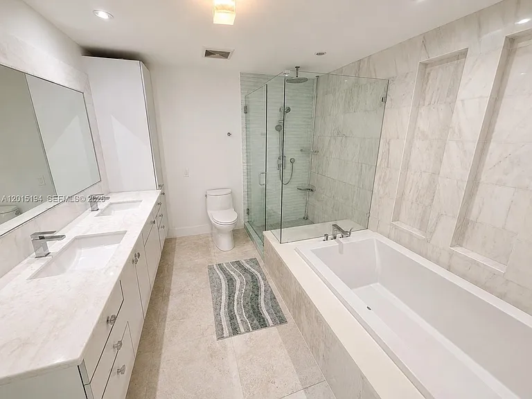 11445 N Bayshore Dr — Photo 19